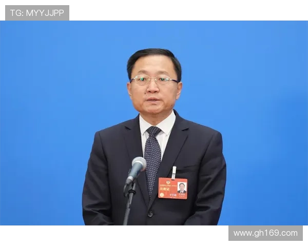 李伟专访:从青涩少年到足球巨星的成长之路回顾 李伟专访:从青涩少年到足球巨星的成长之路回顾
